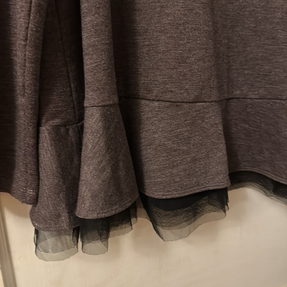 LOGO brown tunic long sleeve with black lace trim.  Peplum bottom. - Picture 3 of 5